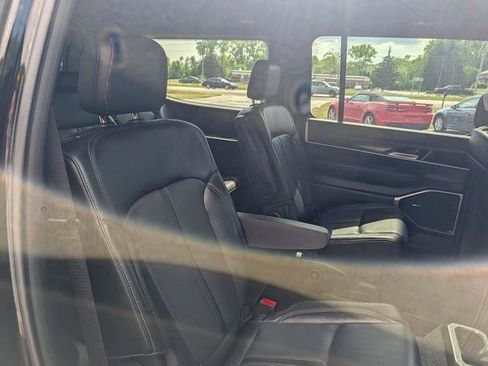 Used 2024 Jeep Wagoneer Series II AWD/4WD image 21
