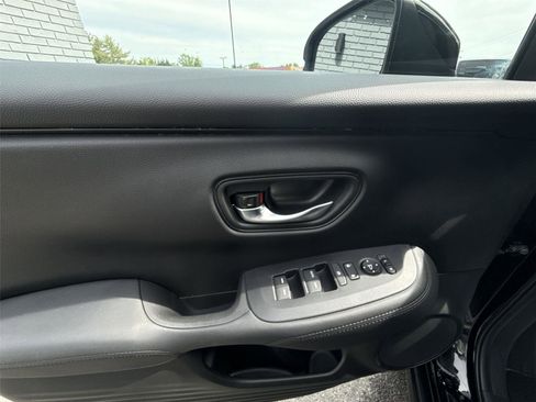 Used 2023 Honda HR-V LX image 15