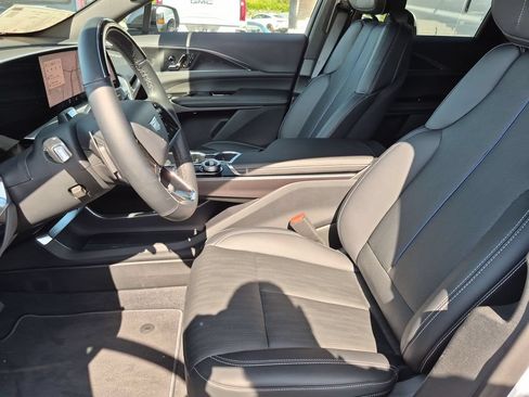 Used 2026 Cadillac Lyriq Sport AWD/4WD image 12
