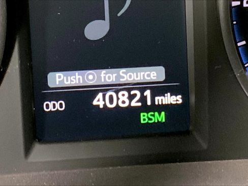 Used 2018 Toyota RAV4 XLE AWD/4WD image 26