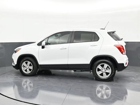 Used 2021 Chevrolet Trax LS AWD/4WD image 2