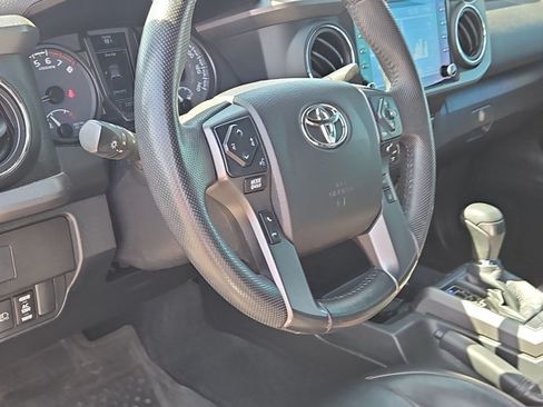 Used 2020 Toyota Tacoma TRD Off-Road w/ Technology Package AWD/4WD image 11