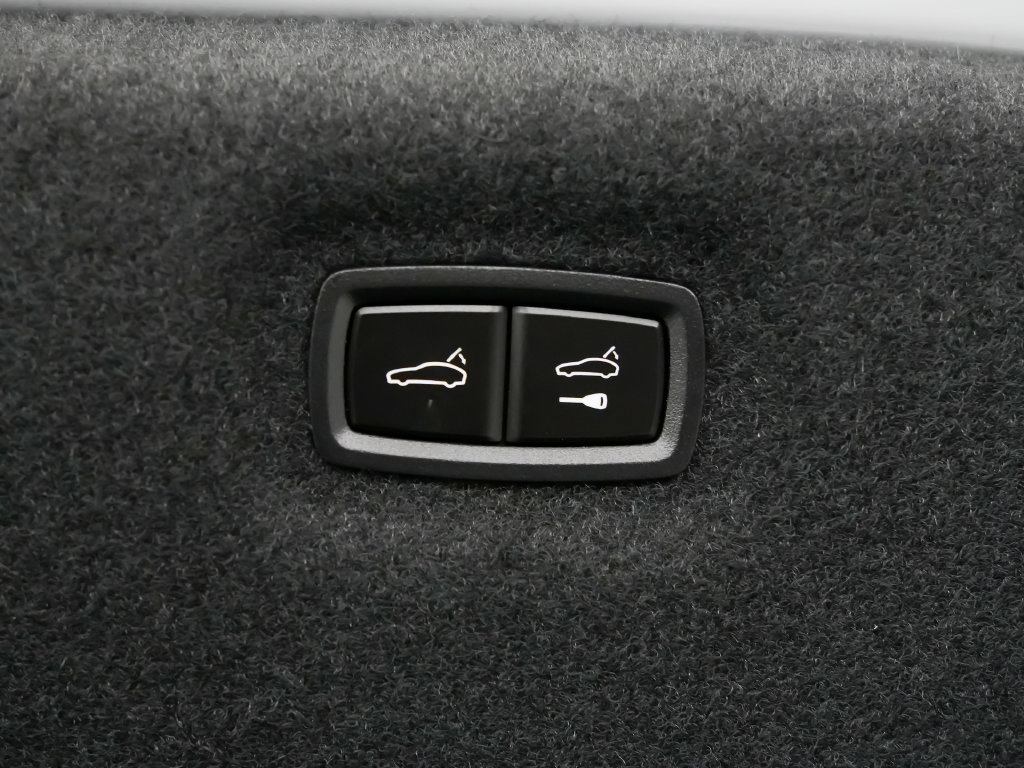 Certified 2026 Porsche Taycan RWD image 16