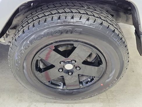 Used 2011 Jeep Wrangler Sahara w/ Connectivity Group AWD/4WD image 9