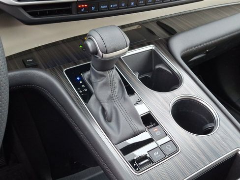 Certified 2024 Toyota Sienna Limited image 16