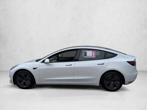 Used 2023 Tesla Model 3 Standard Range image 9