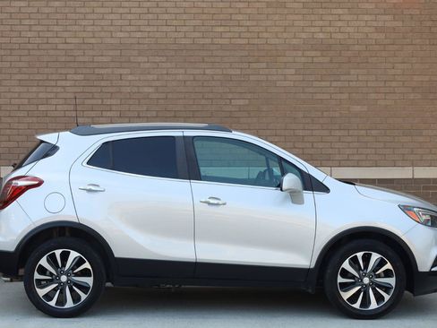 Used 2021 Buick Encore Preferred FWD image 2