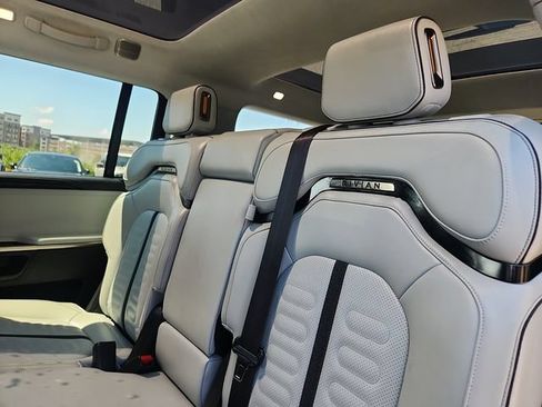 Used 2024 Rivian R1S Adventure AWD/4WD image 23