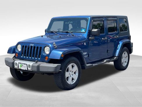 Used 2010 Jeep Wrangler Unlimited Sahara w/ Dual Top Group AWD/4WD image 3