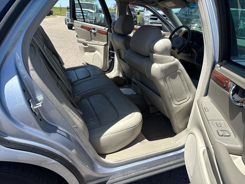 Used 2004 Cadillac De Ville w/ Equipment Group FWD image 31