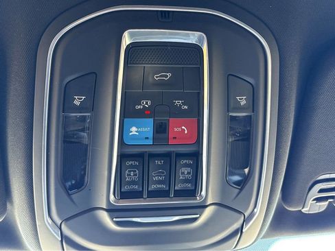 Used 2024 Jeep Wagoneer 4WD w/ Premium Group I image 31