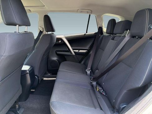 Used 2018 Toyota RAV4 XLE AWD/4WD image 19
