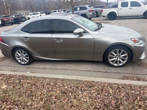 Used 2016 Lexus IS 200t image 4