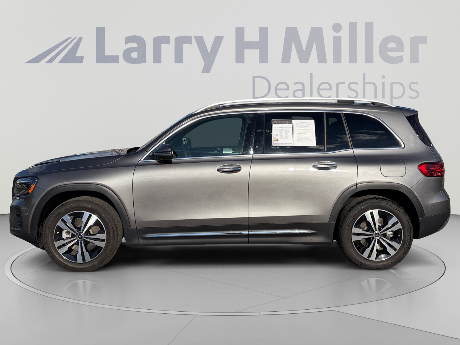 Used 2026 Mercedes-Benz GLB 250 4MATIC image 2