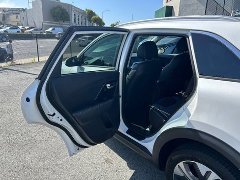 Used 2022 Kia Niro EX FWD image 53