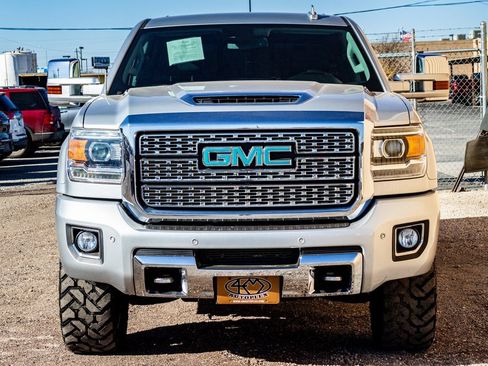 Used 2019 GMC Sierra 2500 Denali w/ Duramax Plus Package image 9