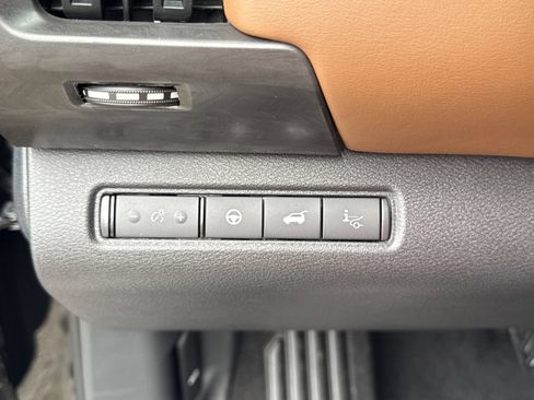 New 2026 Nissan Pathfinder Platinum FWD image 15