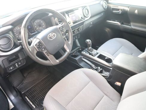 Used 2019 Toyota Tacoma TRD Off-Road w/ Technology Package AWD/4WD image 21