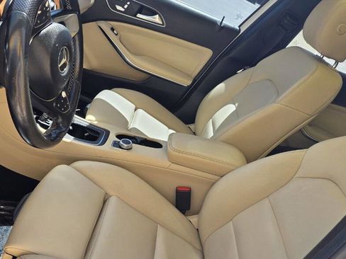 Used 2019 Mercedes-Benz GLA 250 w/ Convenience Package image 12