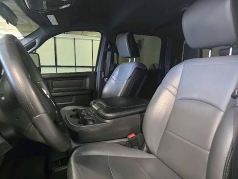 Used 2024 RAM 2500 Tradesman w/ Chrome Appearance Group AWD/4WD image 10