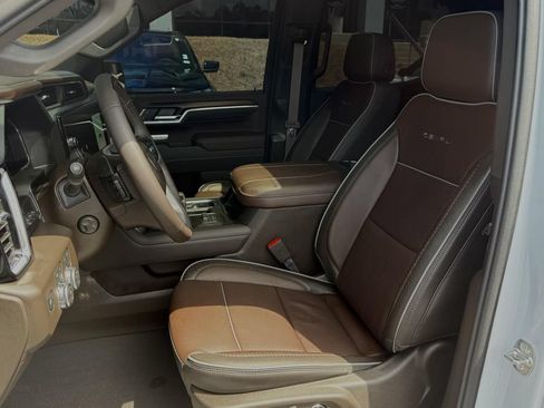 Used 2026 GMC Sierra 1500 Denali AWD/4WD image 8