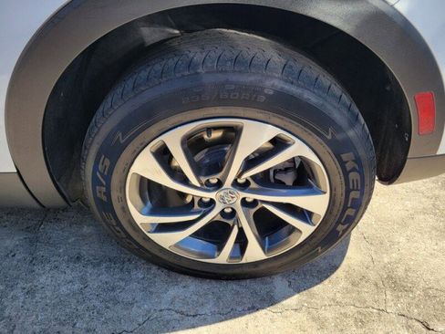 Used 2023 Buick Envision Essence image 9