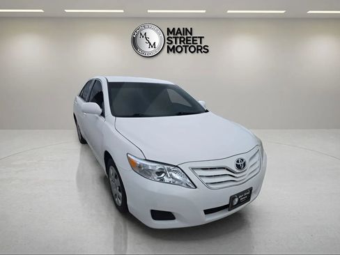 Used 2010 Toyota Camry image 2