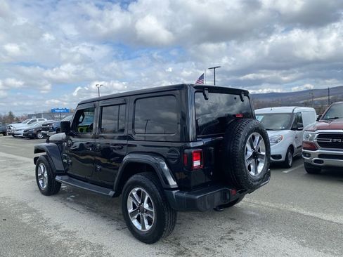 Used 2019 Jeep Wrangler Unlimited Sahara w/ Cold Weather Group image 4