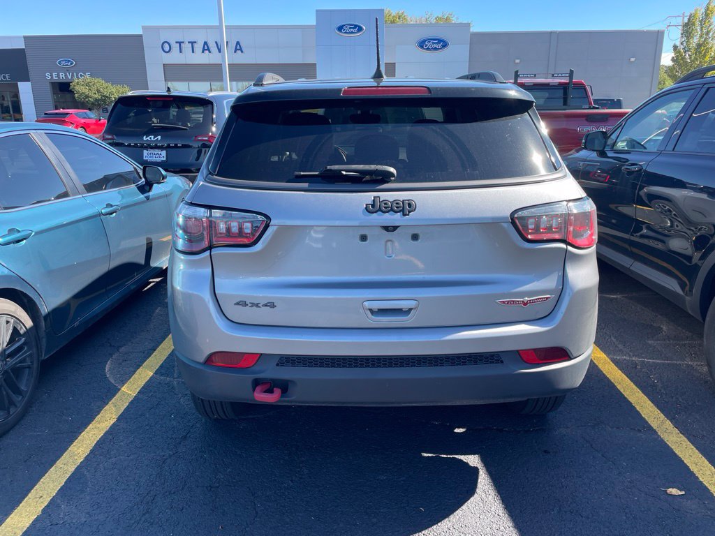 Used 2019 Jeep Compass Trailhawk AWD/4WD image 3