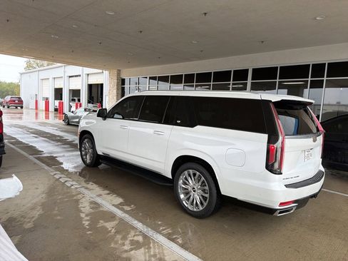 Used 2021 Cadillac Escalade ESV Premium Luxury w/ Driver Assist Tech Package image 3