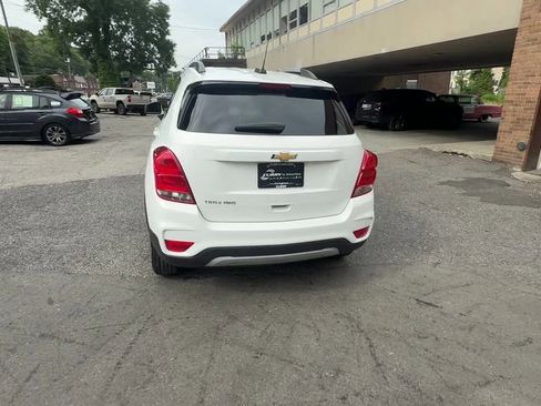Used 2022 Chevrolet Trax LT w/ LT Convenience Package AWD/4WD image 11
