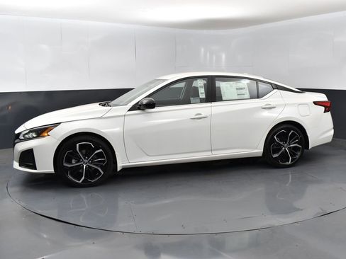 New 2025 Nissan Altima 2.5 SR image 5