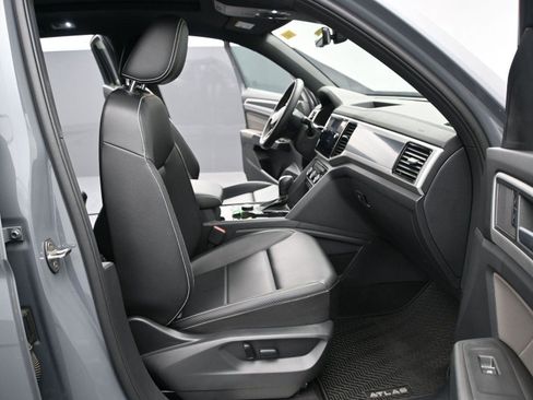 Used 2022 Volkswagen Atlas Cross Sport SEL image 17