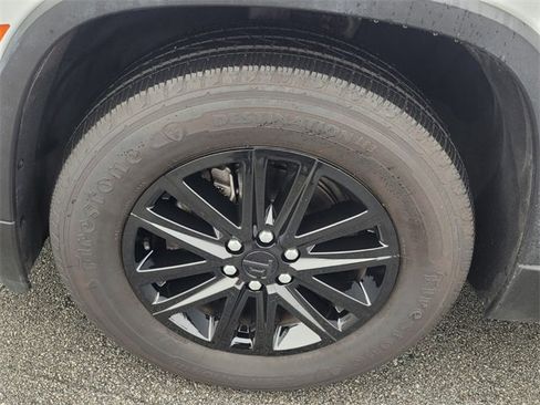 Used 2023 Chevrolet Traverse LT image 18