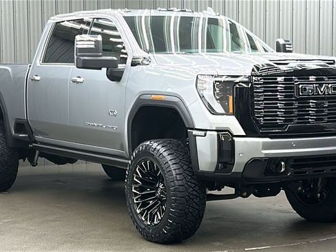 Used 2025 GMC Sierra 3500 Denali Ultimate image 7