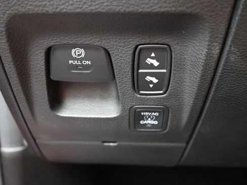 Used 2022 RAM 1500 Laramie AWD/4WD image 40