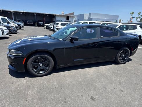 Used 2018 Dodge Charger SXT RWD image 18