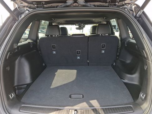 Used 2024 Jeep Grand Cherokee Altitude image 18