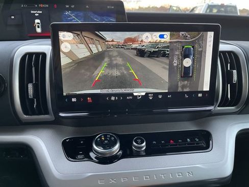 New 2025 Ford Expedition Active image 18