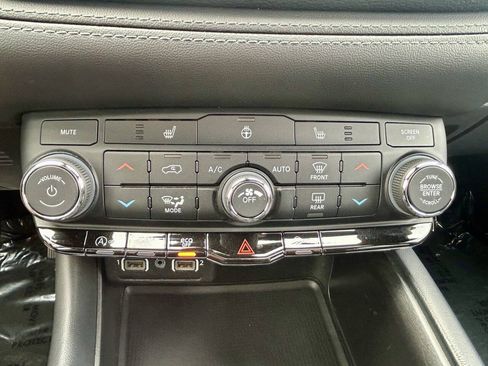 Used 2023 Dodge Durango SXT RWD image 23