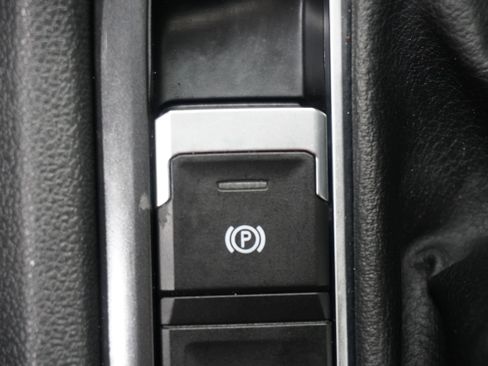 Used 2022 Volkswagen Tiguan SE AWD/4WD image 21