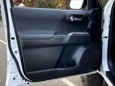 Certified 2021 Toyota Tacoma TRD Off-Road image 21