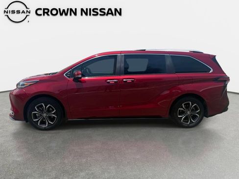 Used 2025 Toyota Sienna Platinum AWD/4WD image 4