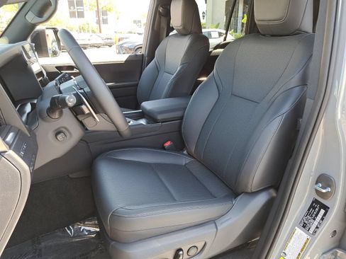 Used 2026 Lexus GX 550 w/ Accessory Package (31) AWD/4WD image 17