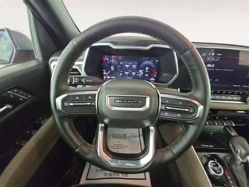 Certified 2025 GMC Canyon Denali image 12