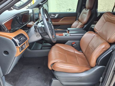 Used 2023 Lincoln Navigator Reserve image 19