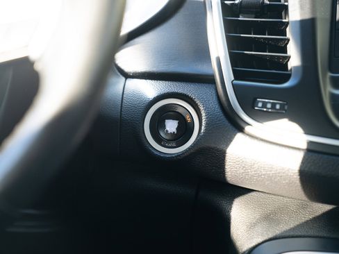 Used 2015 Chrysler 200 Limited w/ Convenience Group image 31