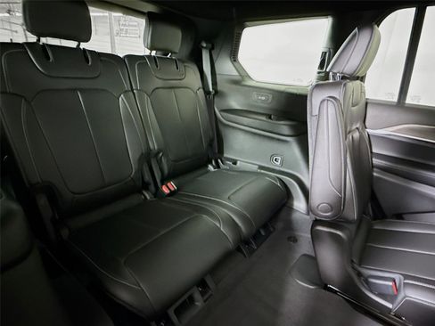 New 2026 Jeep Grand Cherokee L Limited w/ Luxury Tech Group II AWD/4WD image 22