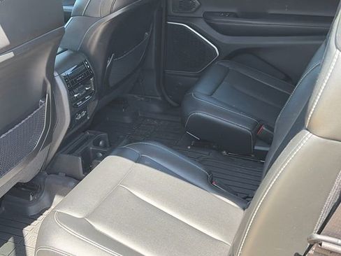 Used 2023 Jeep Grand Cherokee L Limited image 10