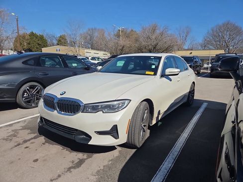 Used 2022 BMW 330i xDrive Sedan w/ Premium Package image 10